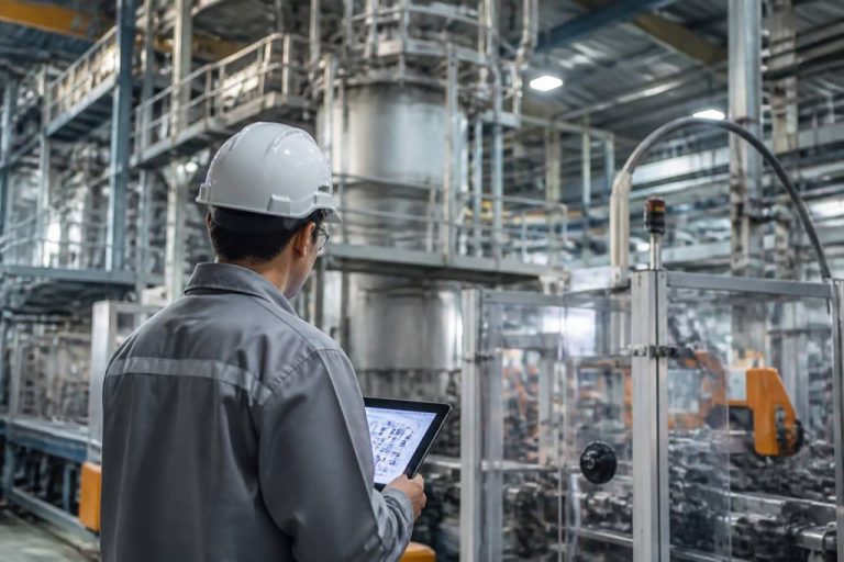 Comment l’industrie s’adapte à la raréfaction des ressources face aux nouveaux défis